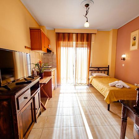 Xenia Palace Luxury Apartments Vrasná Esterno foto