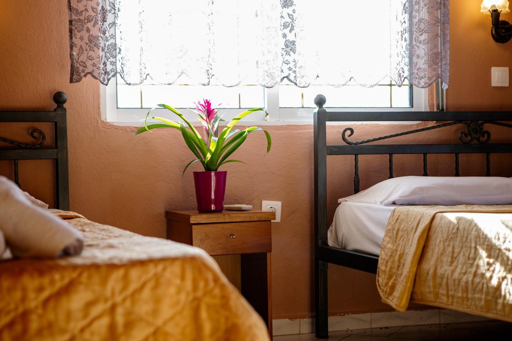 Xenia Palace Luxury Apartments Vrasná Esterno foto