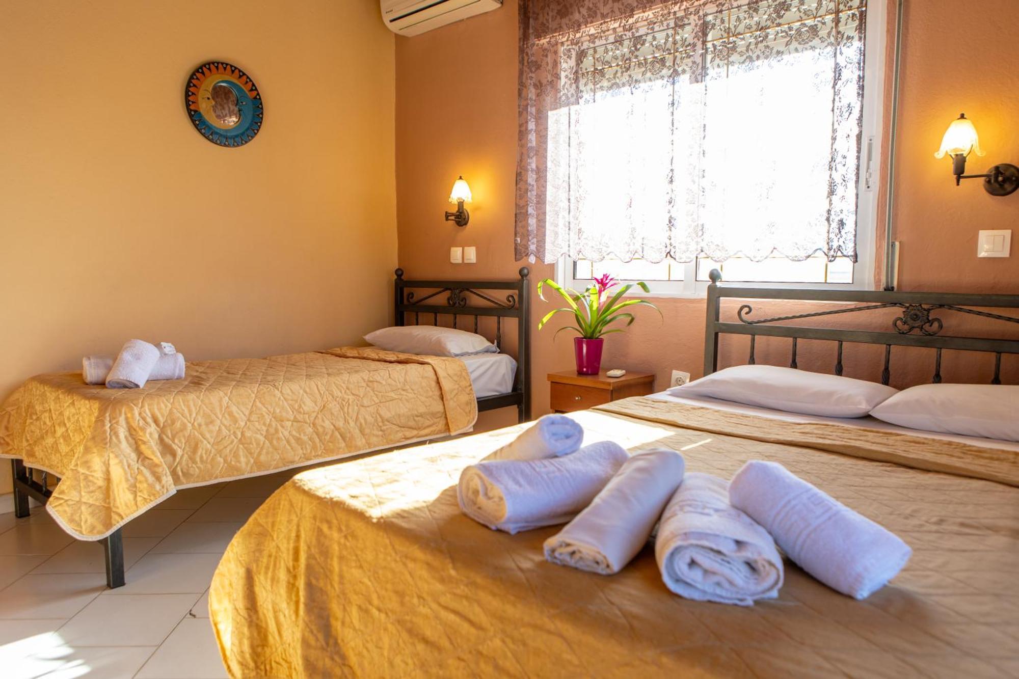 Xenia Palace Luxury Apartments Vrasná Esterno foto