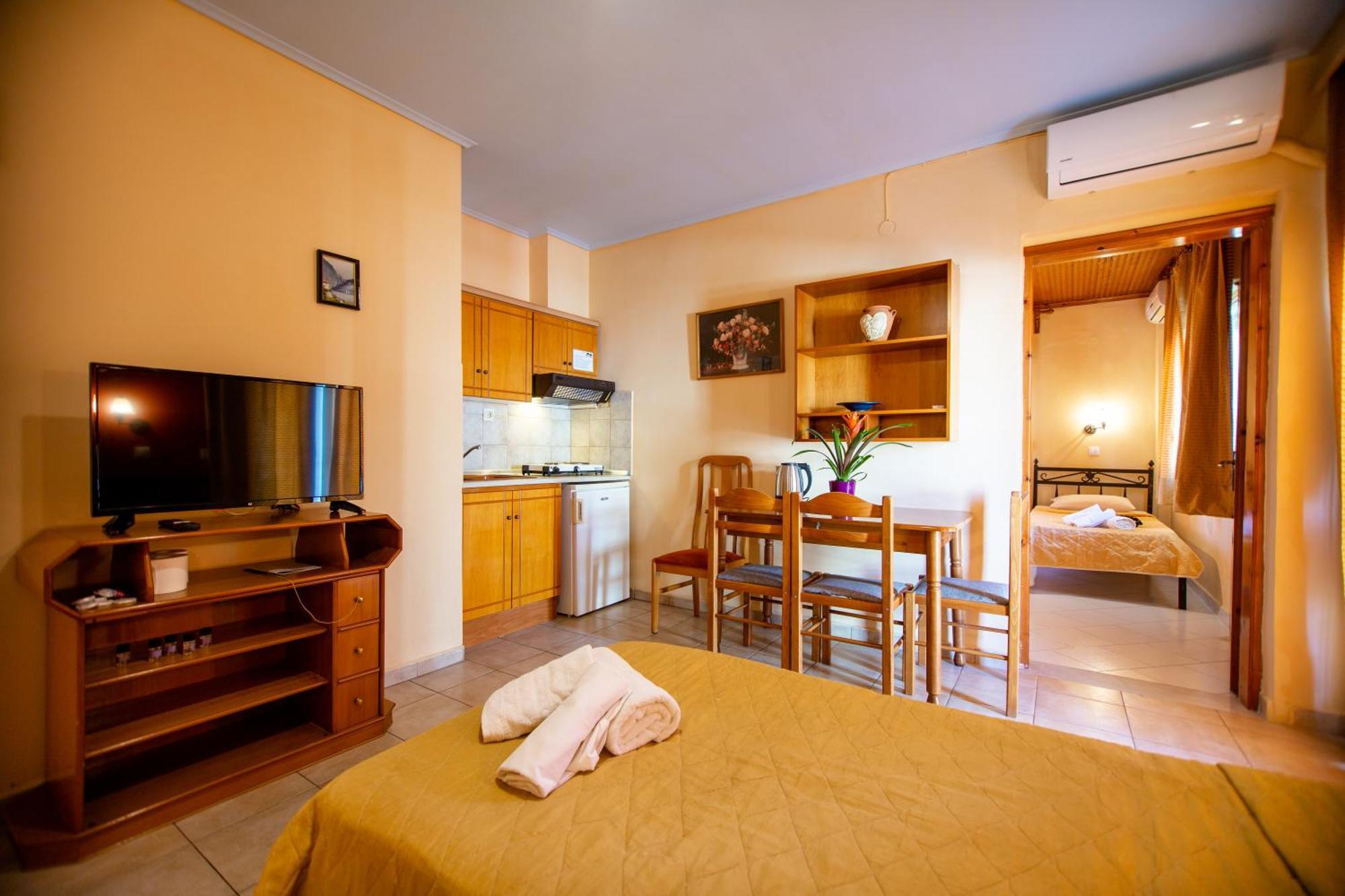 Xenia Palace Luxury Apartments Vrasná Esterno foto