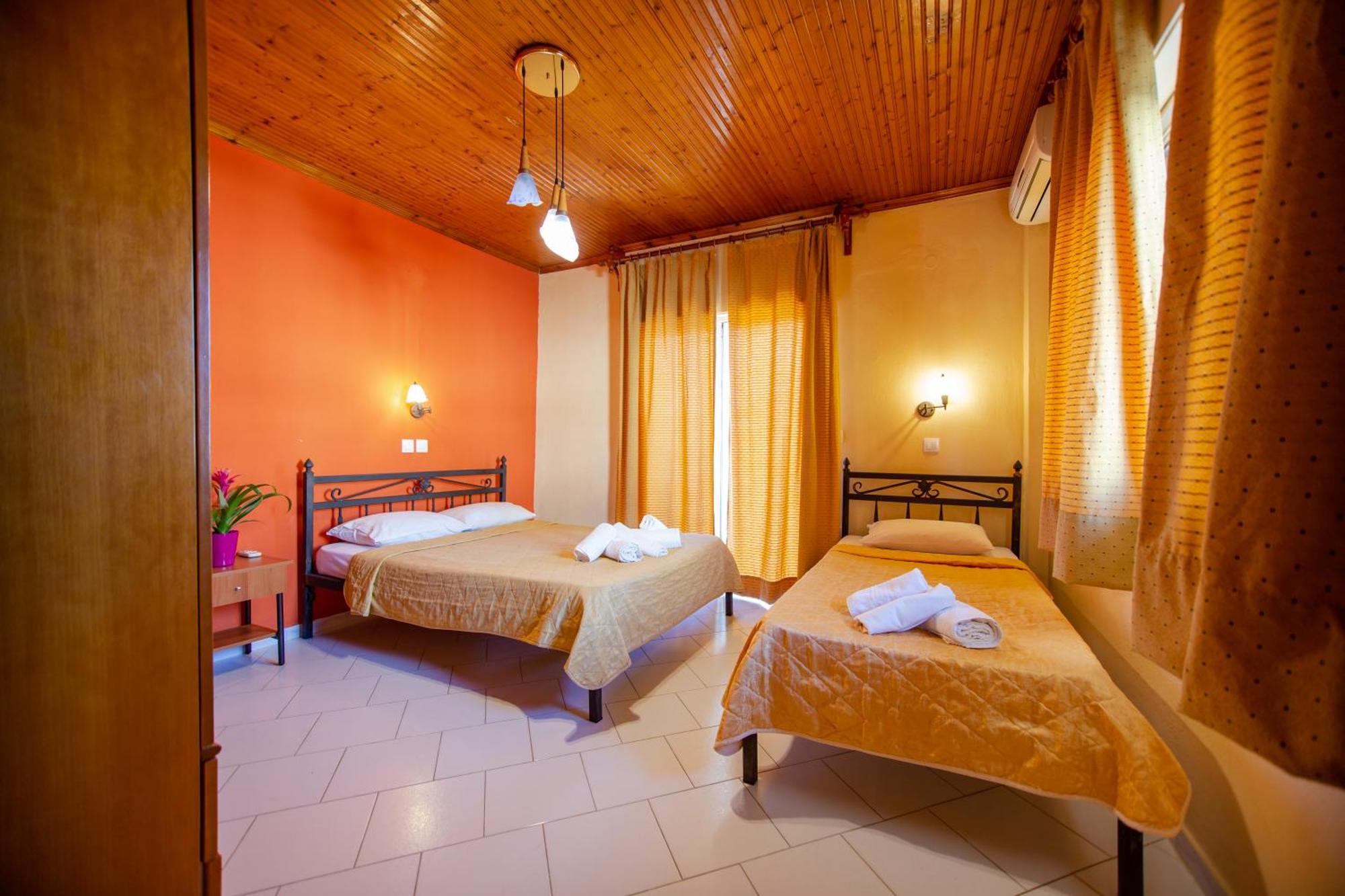 Xenia Palace Luxury Apartments Vrasná Esterno foto
