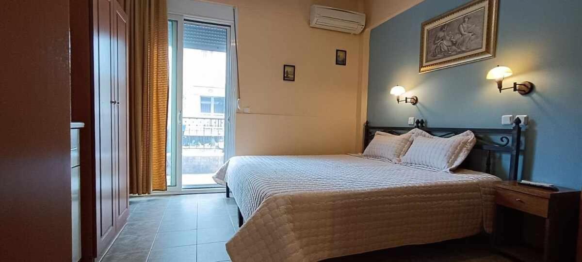 Xenia Palace Luxury Apartments Vrasná Esterno foto